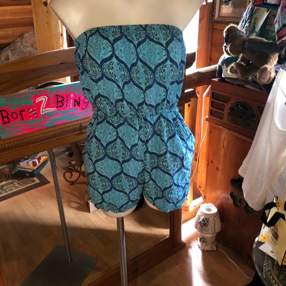 $30 One piece ROMPER shorts pockets - Picture 3 of 6